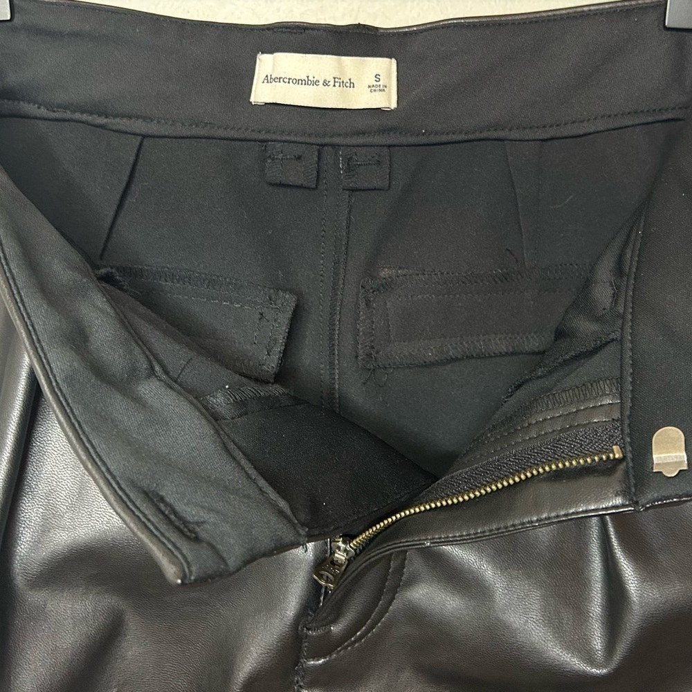 Abercrombie & Fitch Vegan Leather Tailored High Rise Shorts Black Size S - Picture 5 of 6